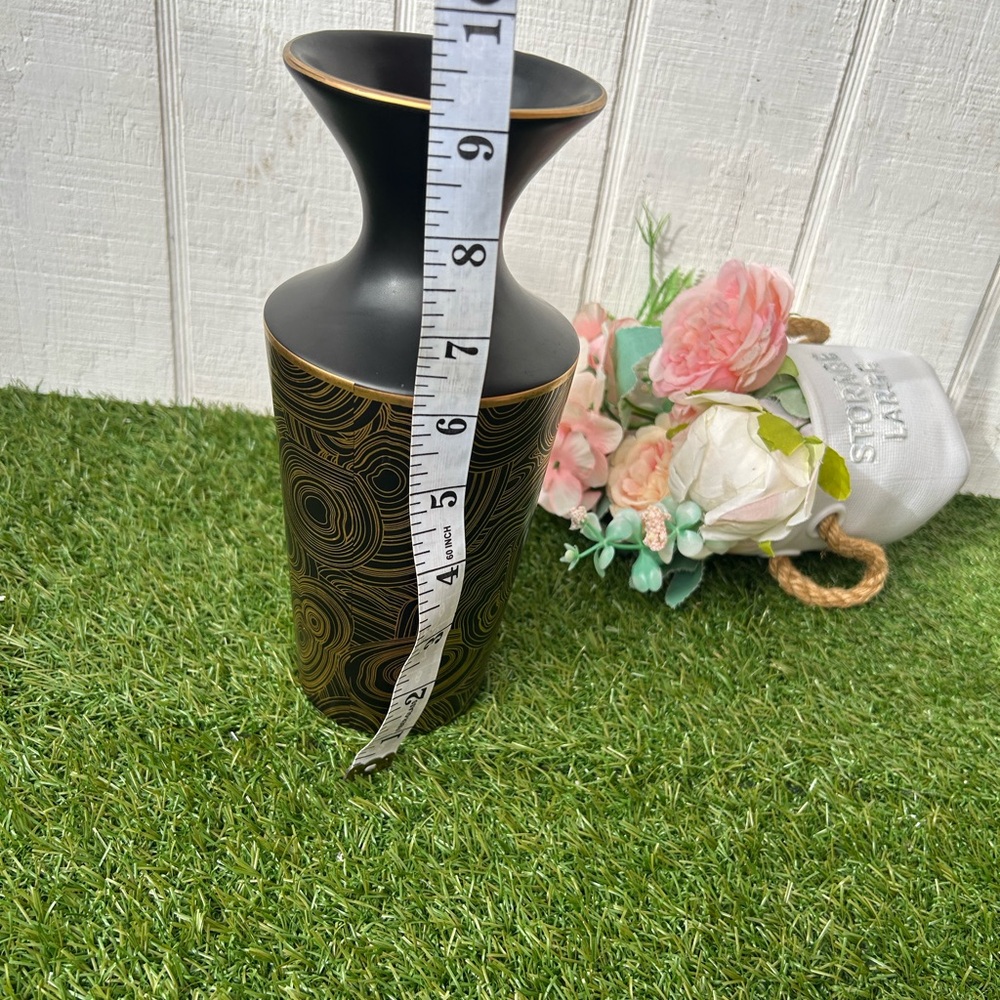 JONATHAN ADLER
MALACHITE BLACK & GOLD FUTURA VASE BLACK AND GOLD VASE
$250 NEW - Picture 8 of 16